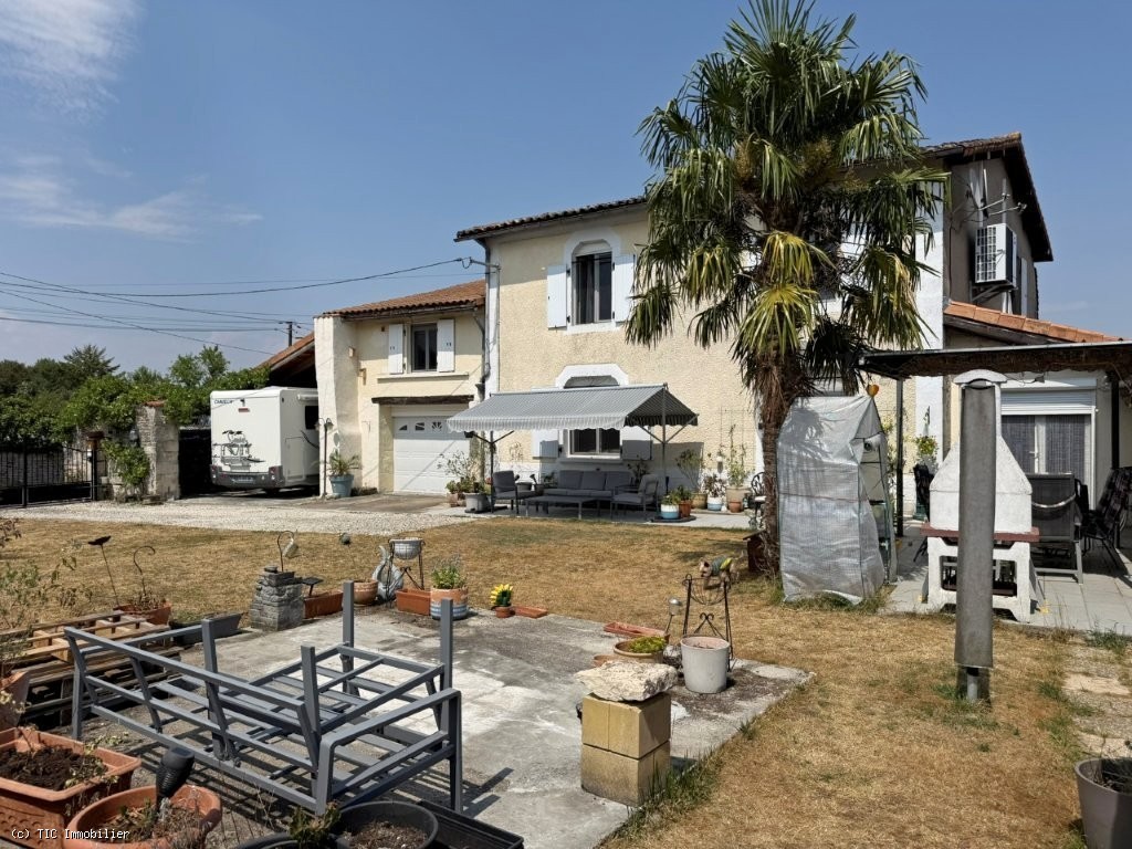 4 bedroom House in Sauze-Vaussais, Sauzé-Vaussais, France – r7521