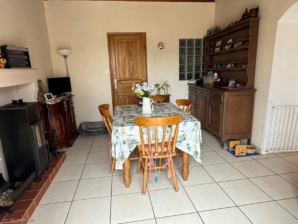4 bedroom House in Sauze-Vaussais, Sauzé-Vaussais, France – r7521