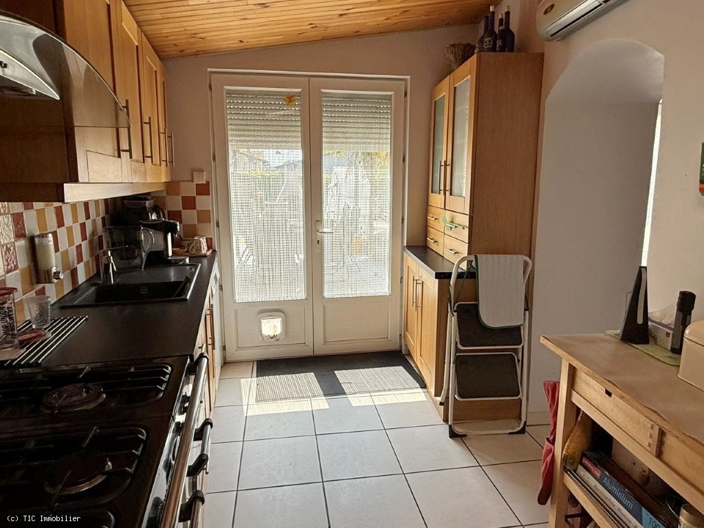 4 bedroom House in Sauze-Vaussais, Sauzé-Vaussais, France – r7521