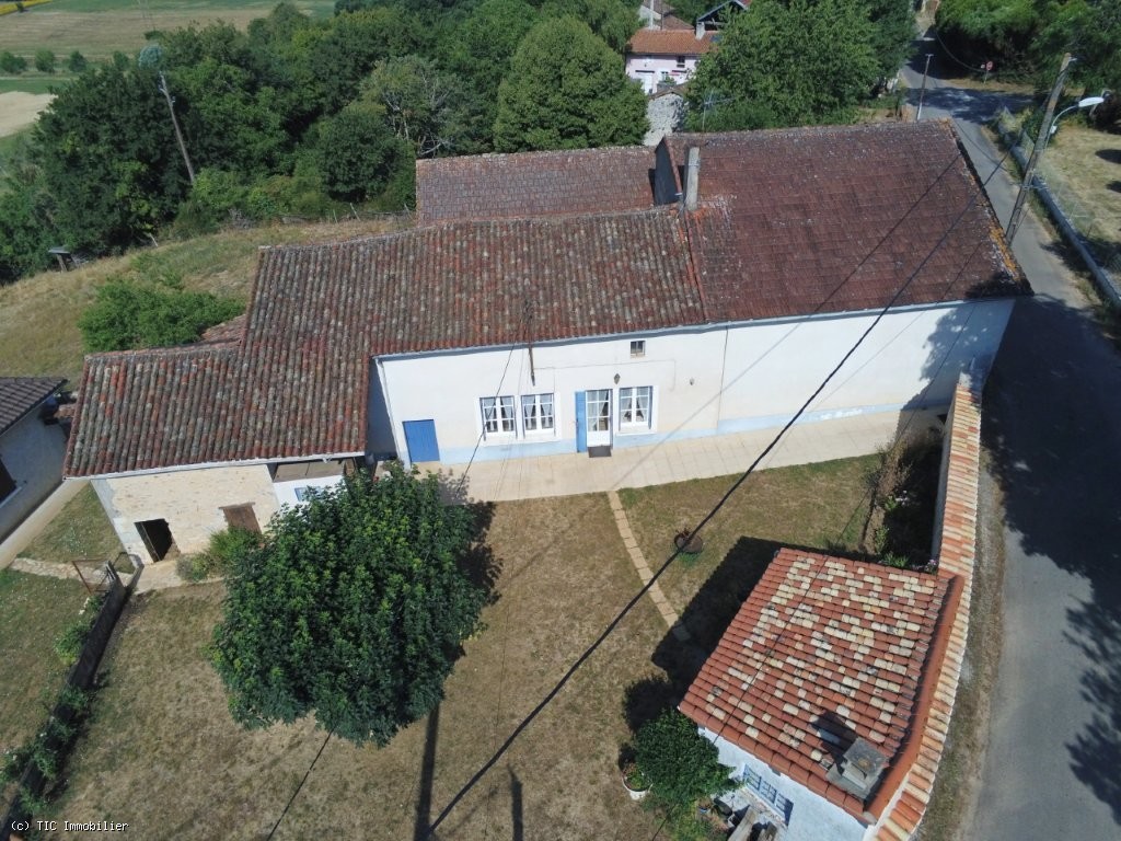 2 bedroom House in Ruffec, France – r7519