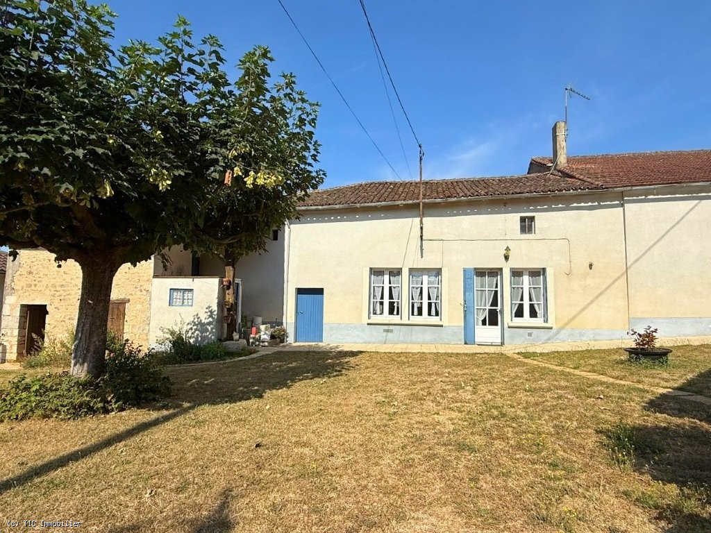 2 bedroom House in Ruffec, France – r7519