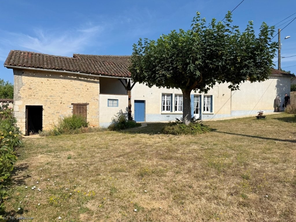 2 bedroom House in Ruffec, France – r7519