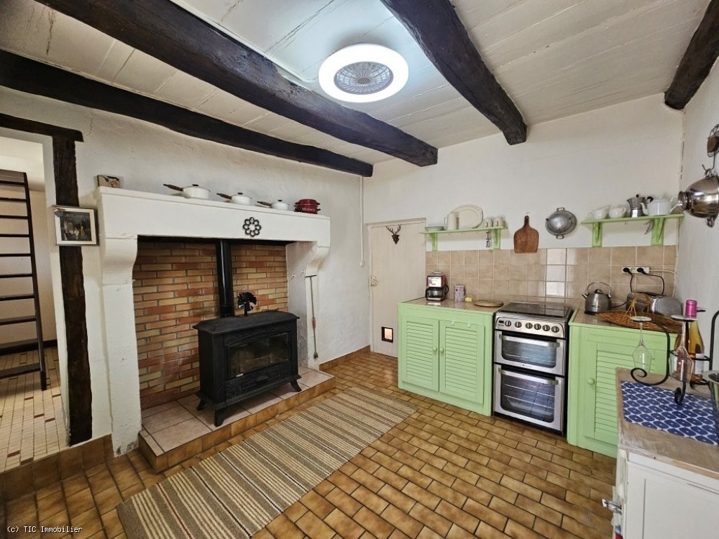 2 bedroom House in Blanzay, France – r7515