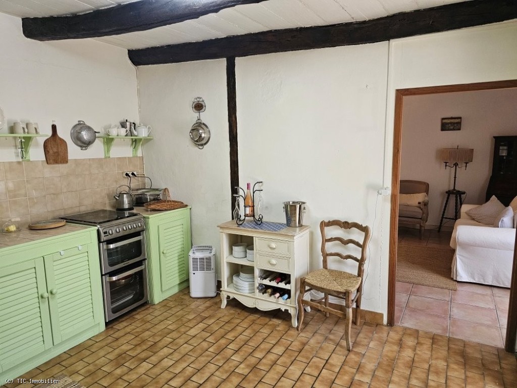 2 bedroom House in Blanzay, France – r7515