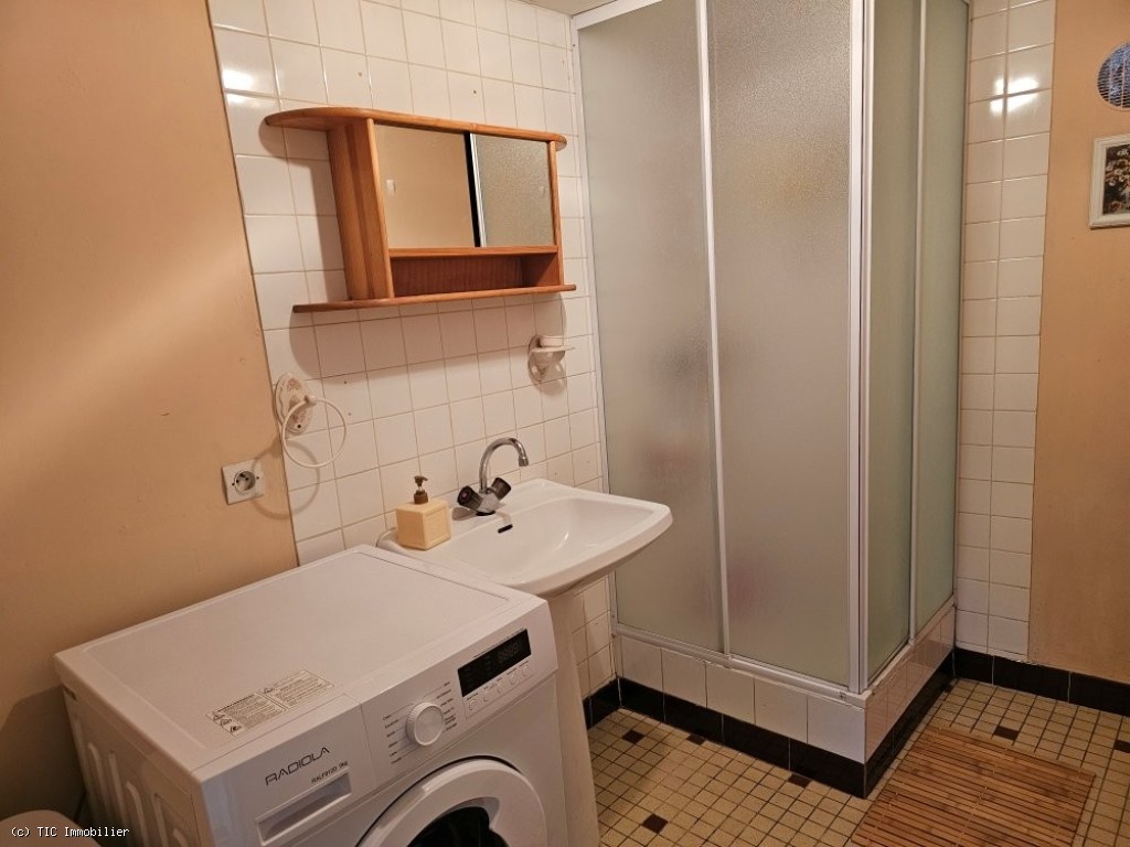 2 bedroom House in Blanzay, France – r7515