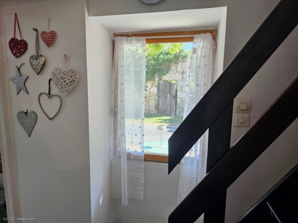 2 bedroom House in Blanzay, France – r7515