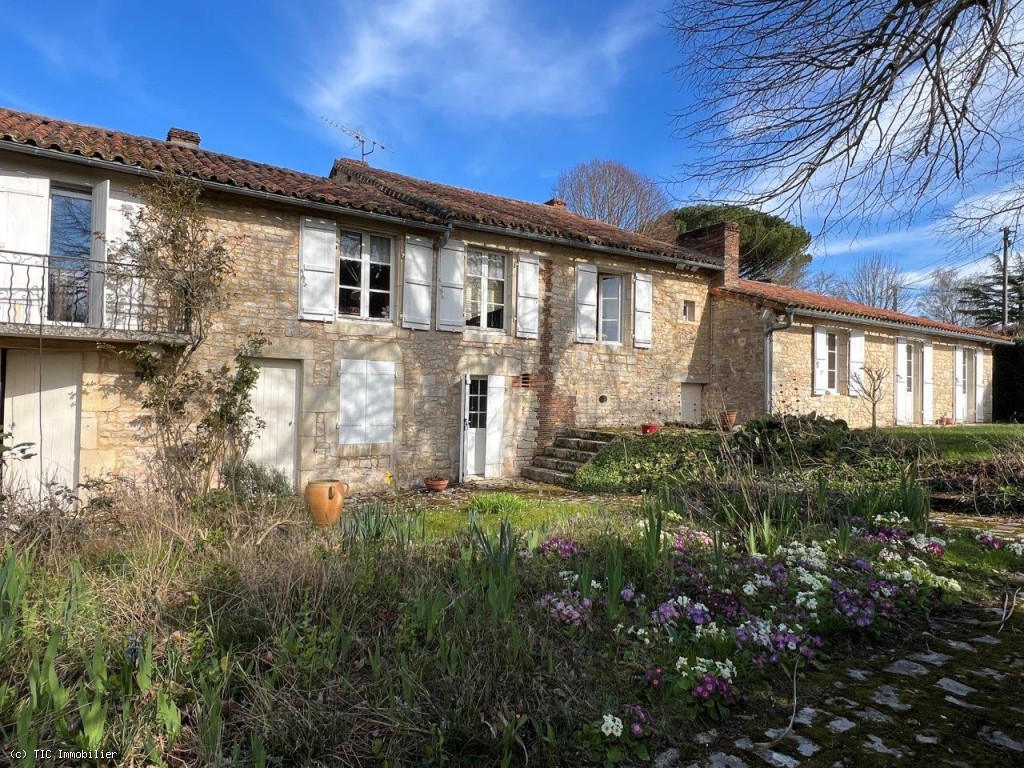 4 bedroom House in Ruffec, France – r7283