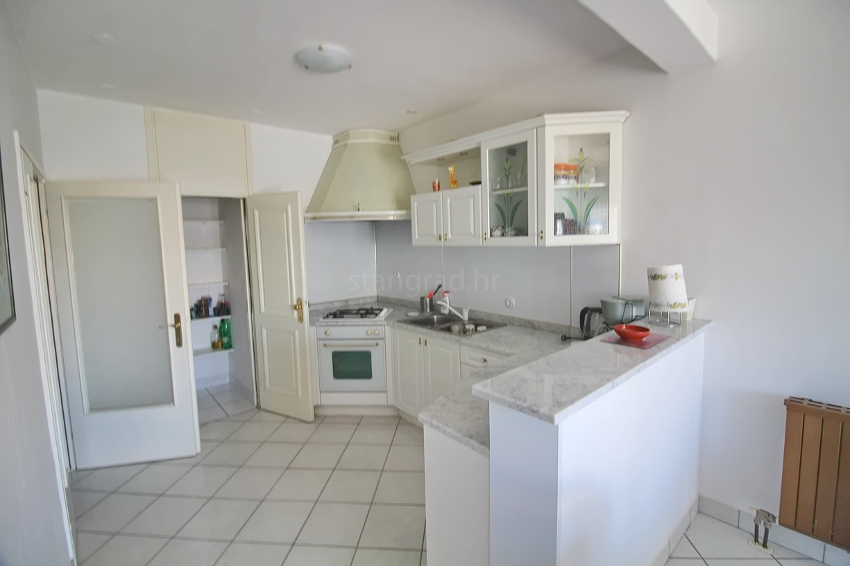 3 bedroom apartment in Omišalj, Croatia – 103562