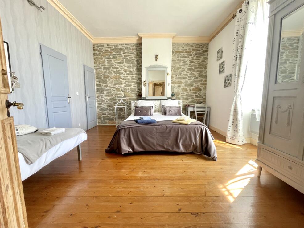 Saint Frichoux – Spacious village property with countryside views.