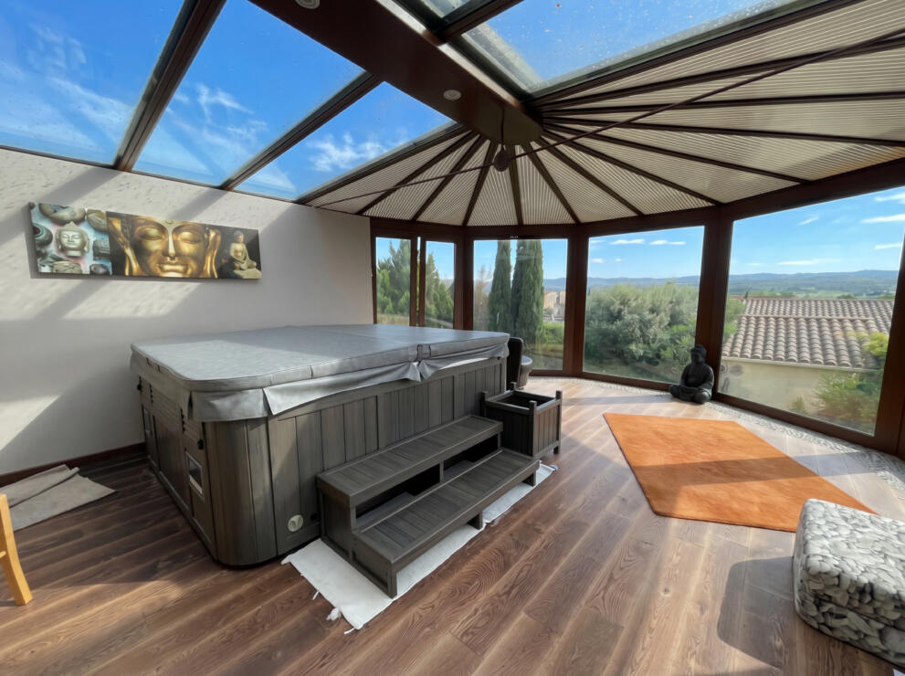 Trèbes – Spacious Occitanie home with independent studio and buildable land.