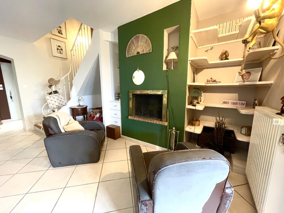 Trèbes – Spacious Occitanie home with independent studio and buildable land.