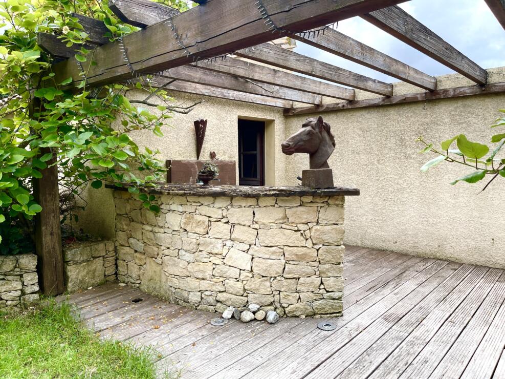 Trèbes – Spacious Occitanie home with independent studio and buildable land.