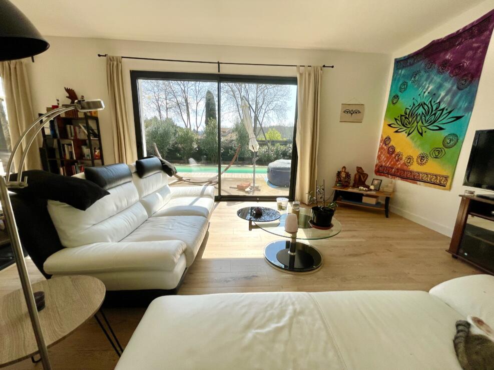 Escales – a newly built villa style property with 4 bedrooms, open plan living and swimming pool.