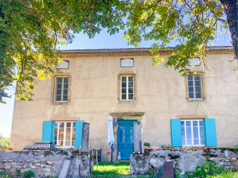Stunning family house with breathtaking views of Cordes-sur-Ciel, a pool and potentials for B&B income