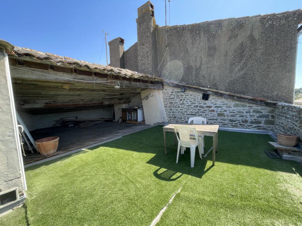 Villalier – 3 bedrooms house with roof terrace in the heart of a popular village.