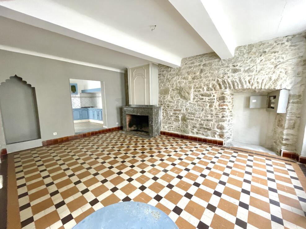 Villalier – 3 bedrooms house with roof terrace in the heart of a popular village.