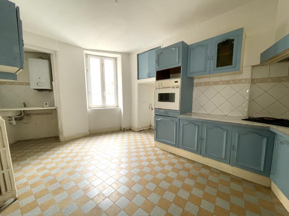 Villalier – 3 bedrooms house with roof terrace in the heart of a popular village.