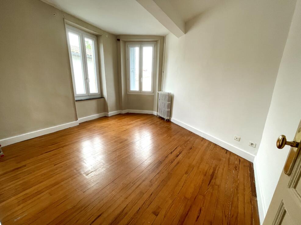 Villalier – 3 bedrooms house with roof terrace in the heart of a popular village.