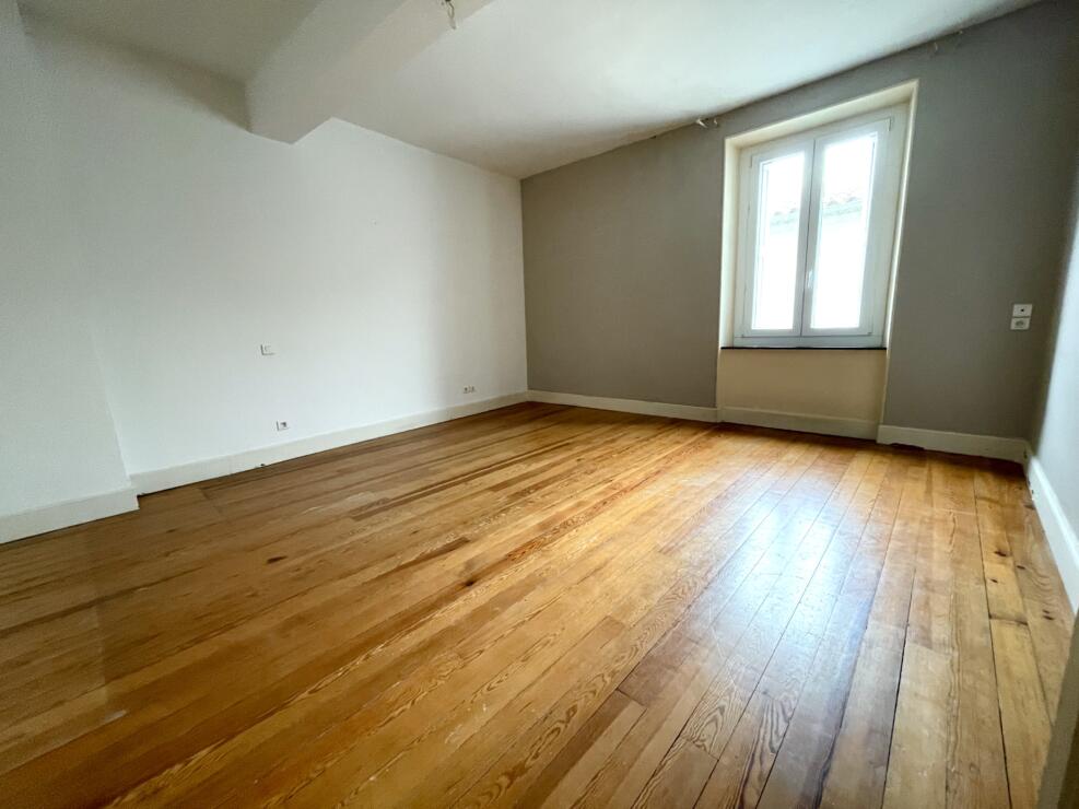Villalier – 3 bedrooms house with roof terrace in the heart of a popular village.