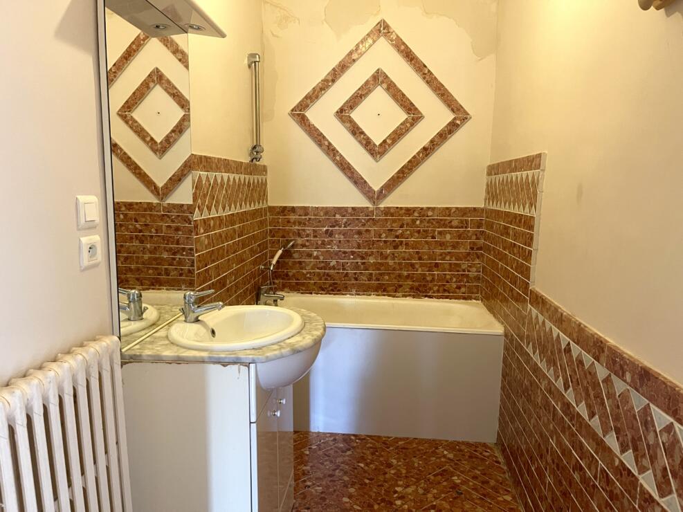 Villalier – 3 bedrooms house with roof terrace in the heart of a popular village.