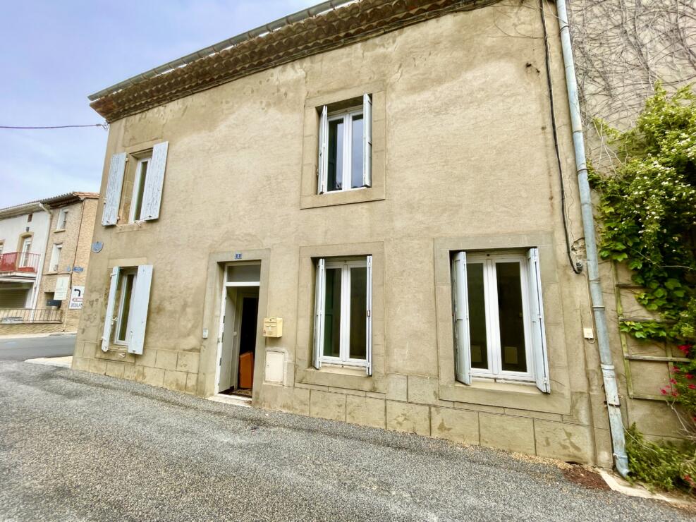 Villalier – 3 bedrooms house with roof terrace in the heart of a popular village.