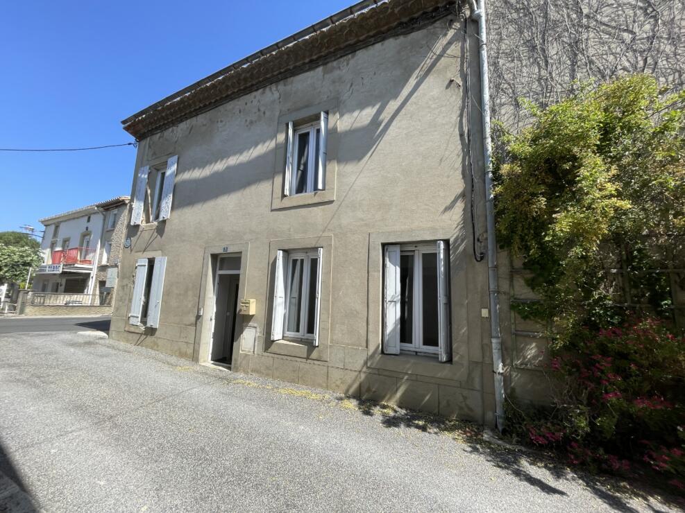 Villalier – 3 bedrooms house with roof terrace in the heart of a popular village.