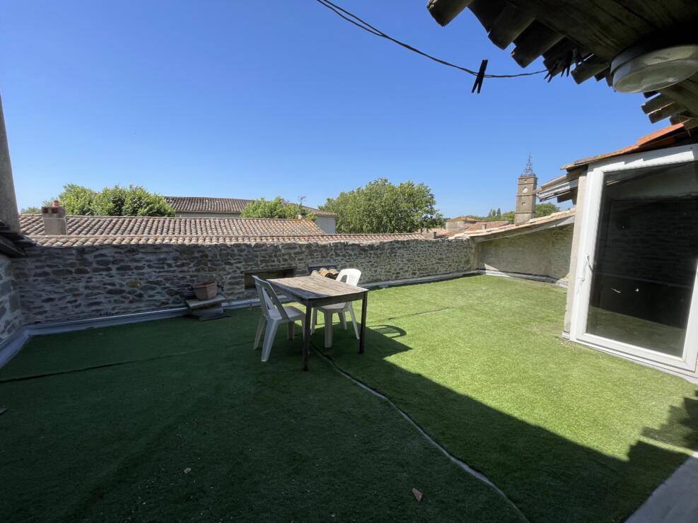 Villalier – 3 bedrooms house with roof terrace in the heart of a popular village.