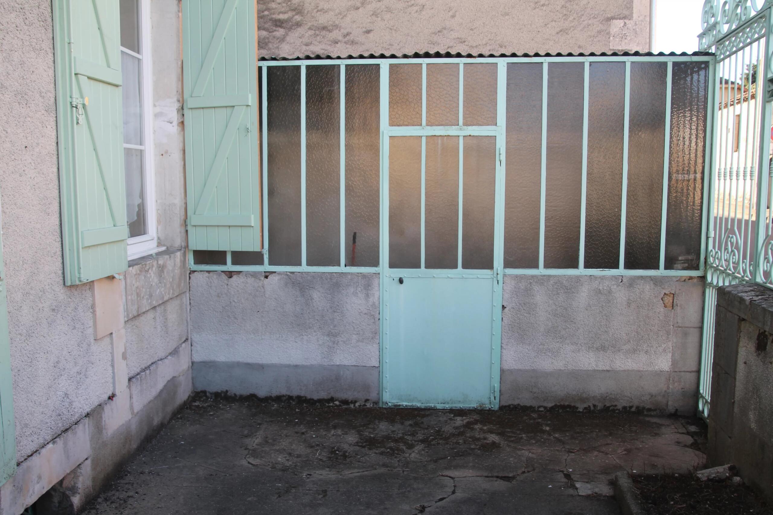 Great investment opportunity, building with 3 small rental apartments, Poitou-Charentes – France – BVI86348