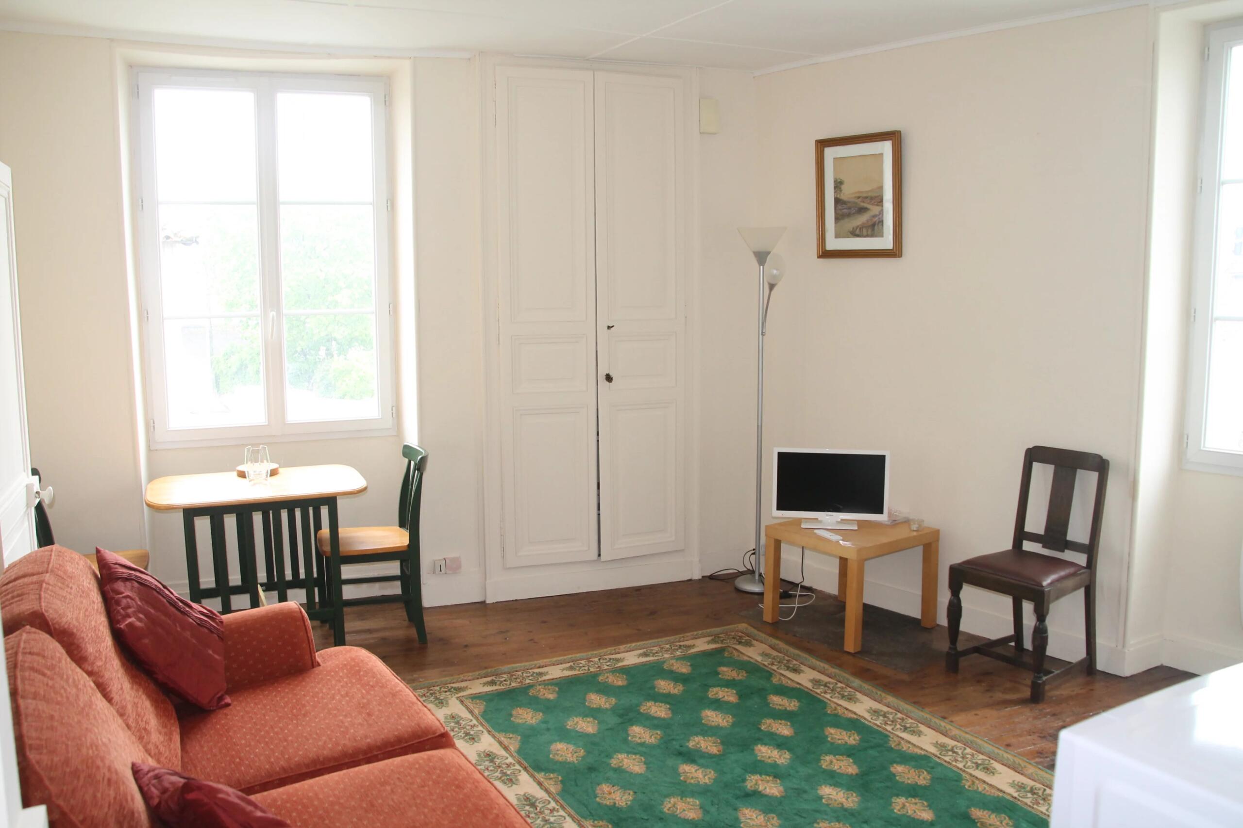 Great investment opportunity, building with 3 small rental apartments, Poitou-Charentes – France – BVI86348