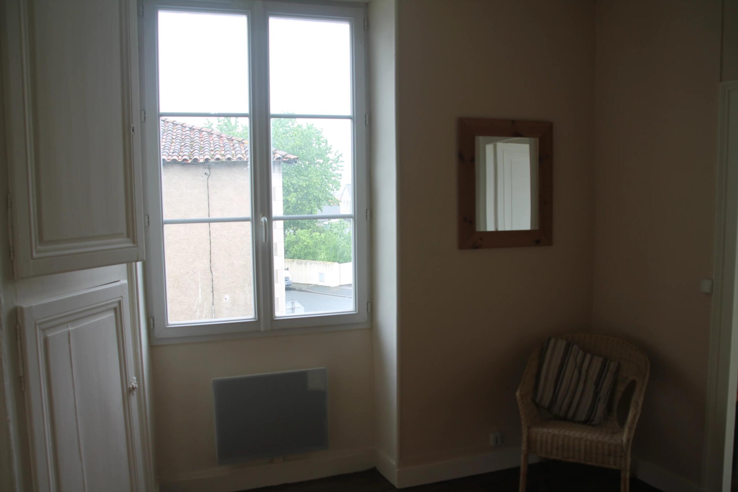 Great investment opportunity, building with 3 small rental apartments, Poitou-Charentes – France – BVI86348