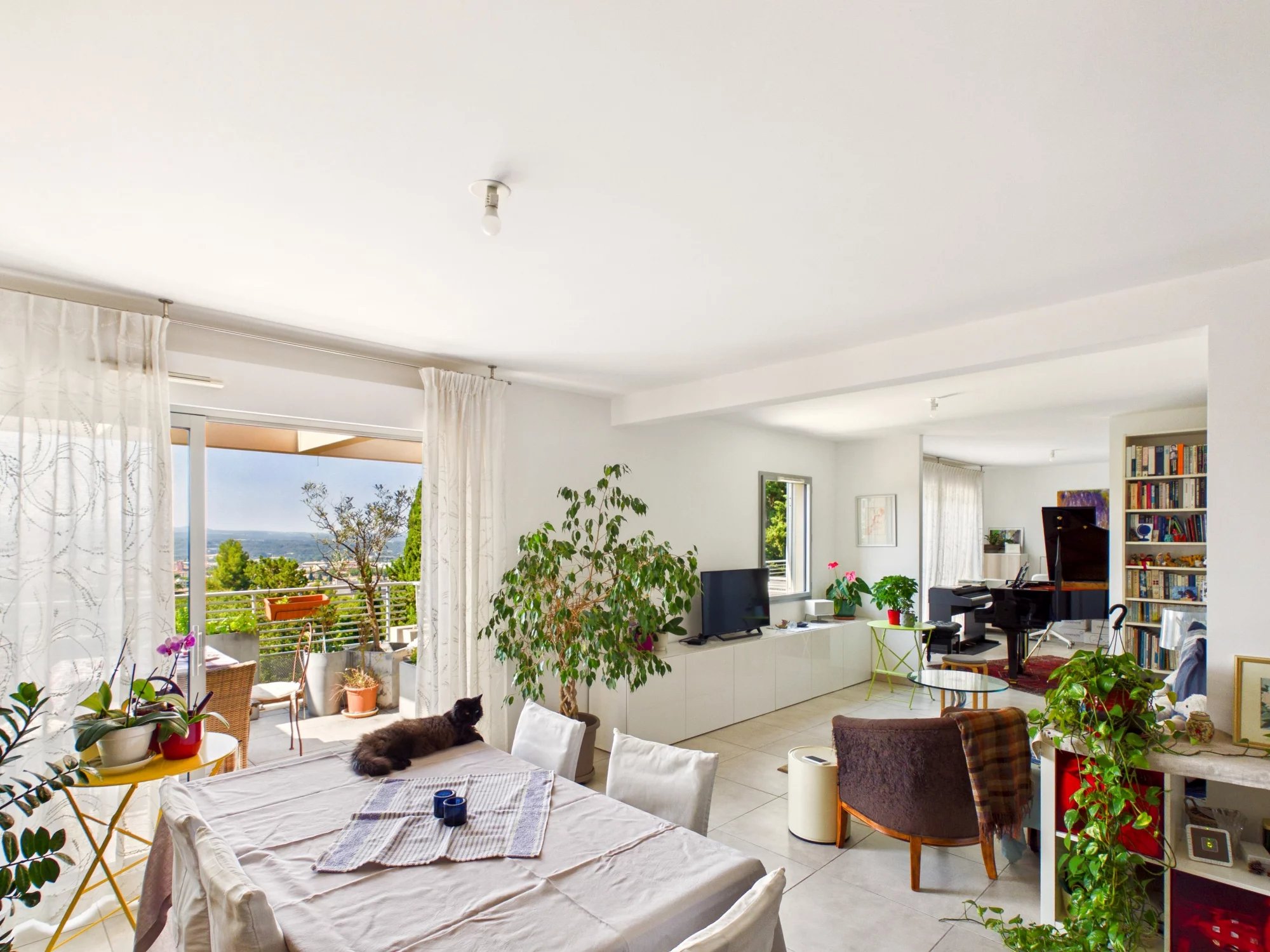 Contemporary Apartment of about 93m² with Panoramic Views over Aix-en-Provence, Provence-Alpes-Côte d’Azur – France – BVI86264