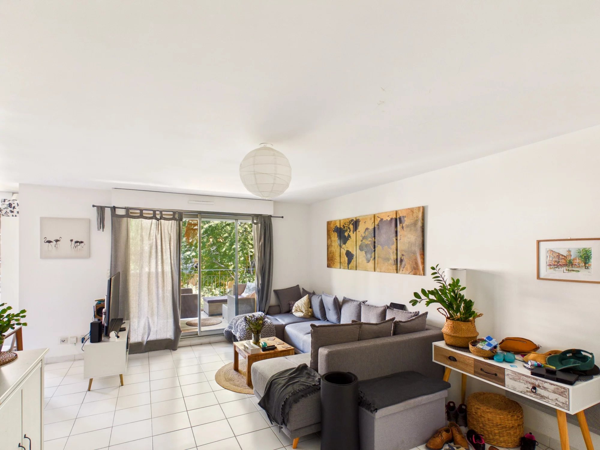AIX-EN-PROVENCE – HISTORIC CITY CENTRE Rare Opportunity – 2-Bedroom Apartment with Terrace, Lift and Private Garage, Provence-Alpes-Côte d’Azur – France – BVI86096