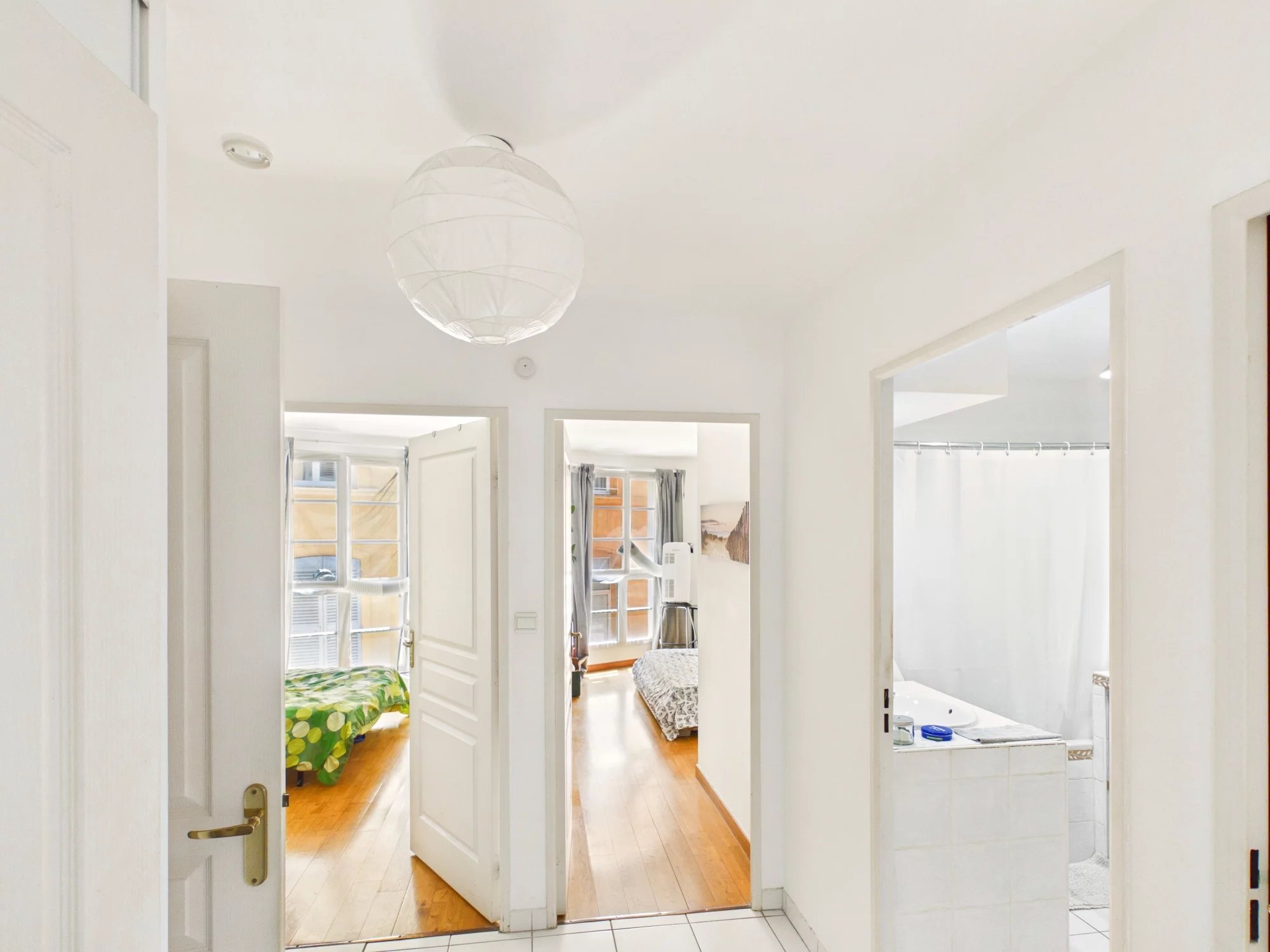 AIX-EN-PROVENCE – HISTORIC CITY CENTRE Rare Opportunity – 2-Bedroom Apartment with Terrace, Lift and Private Garage, Provence-Alpes-Côte d’Azur – France – BVI86096