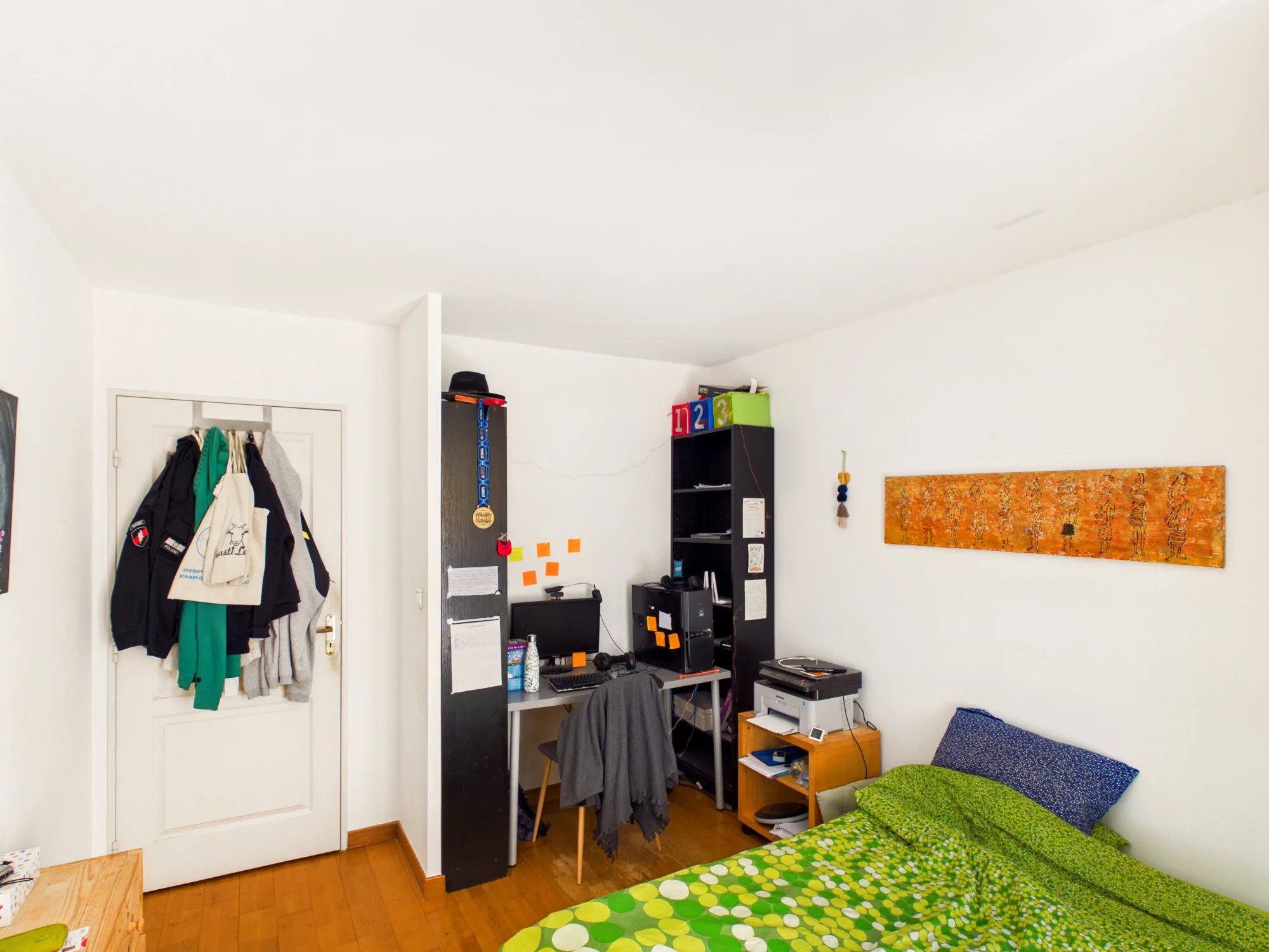 AIX-EN-PROVENCE – HISTORIC CITY CENTRE Rare Opportunity – 2-Bedroom Apartment with Terrace, Lift and Private Garage, Provence-Alpes-Côte d’Azur – France – BVI86096