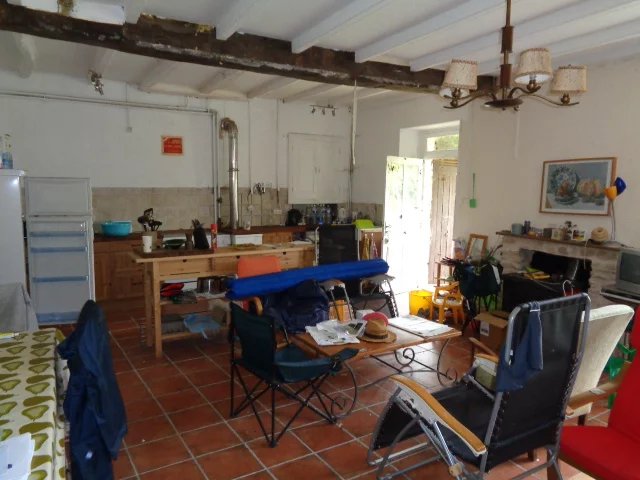 Character Two-Bedroom Cottage to Renovate with Large Barn, Poitou-Charentes – France – BVI71373