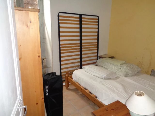 Character Two-Bedroom Cottage to Renovate with Large Barn, Poitou-Charentes – France – BVI71373