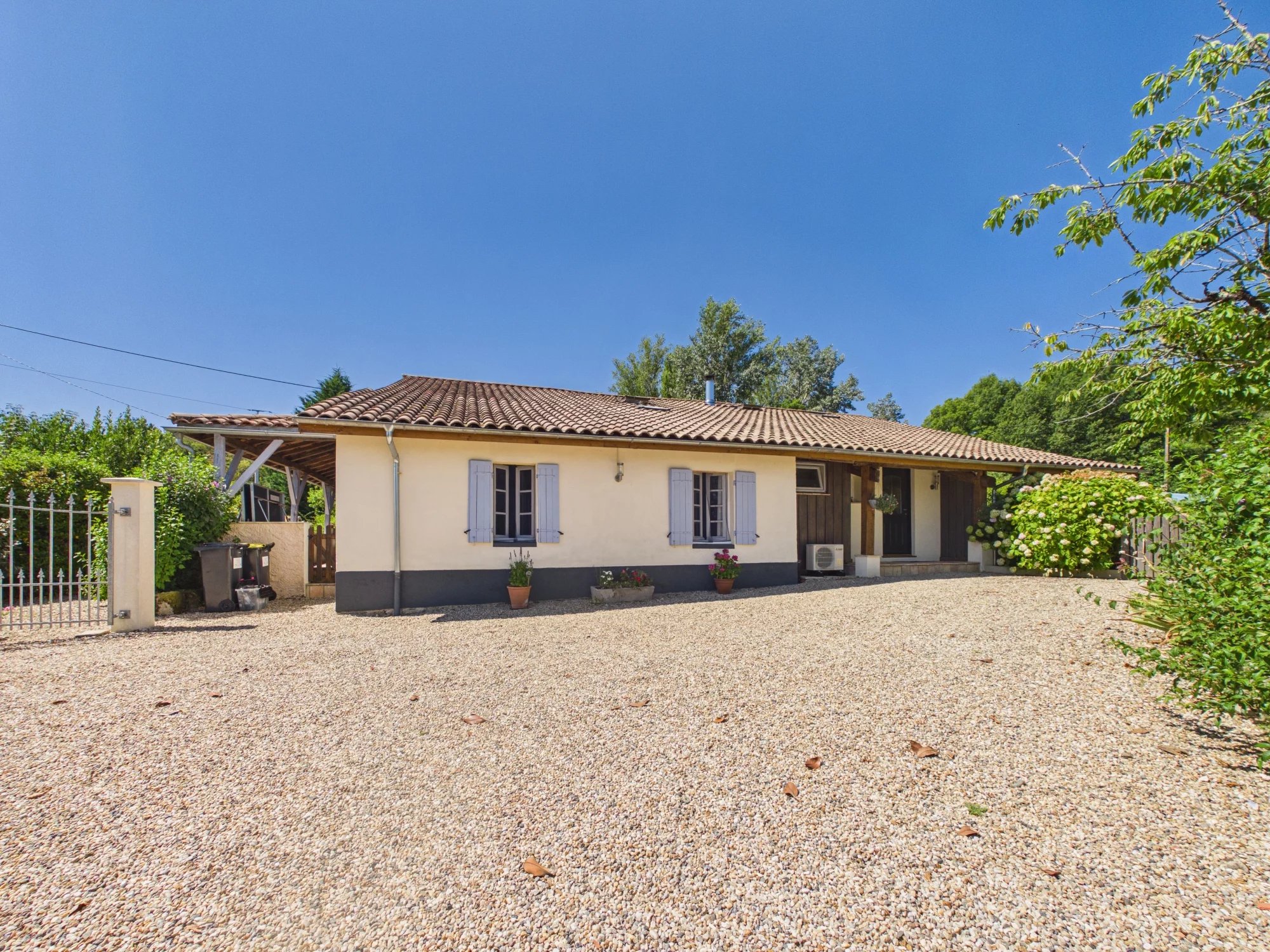 Charming House and Guest Annex with Private Pools and Spacious Terraces, Aquitaine – France – BVI86250