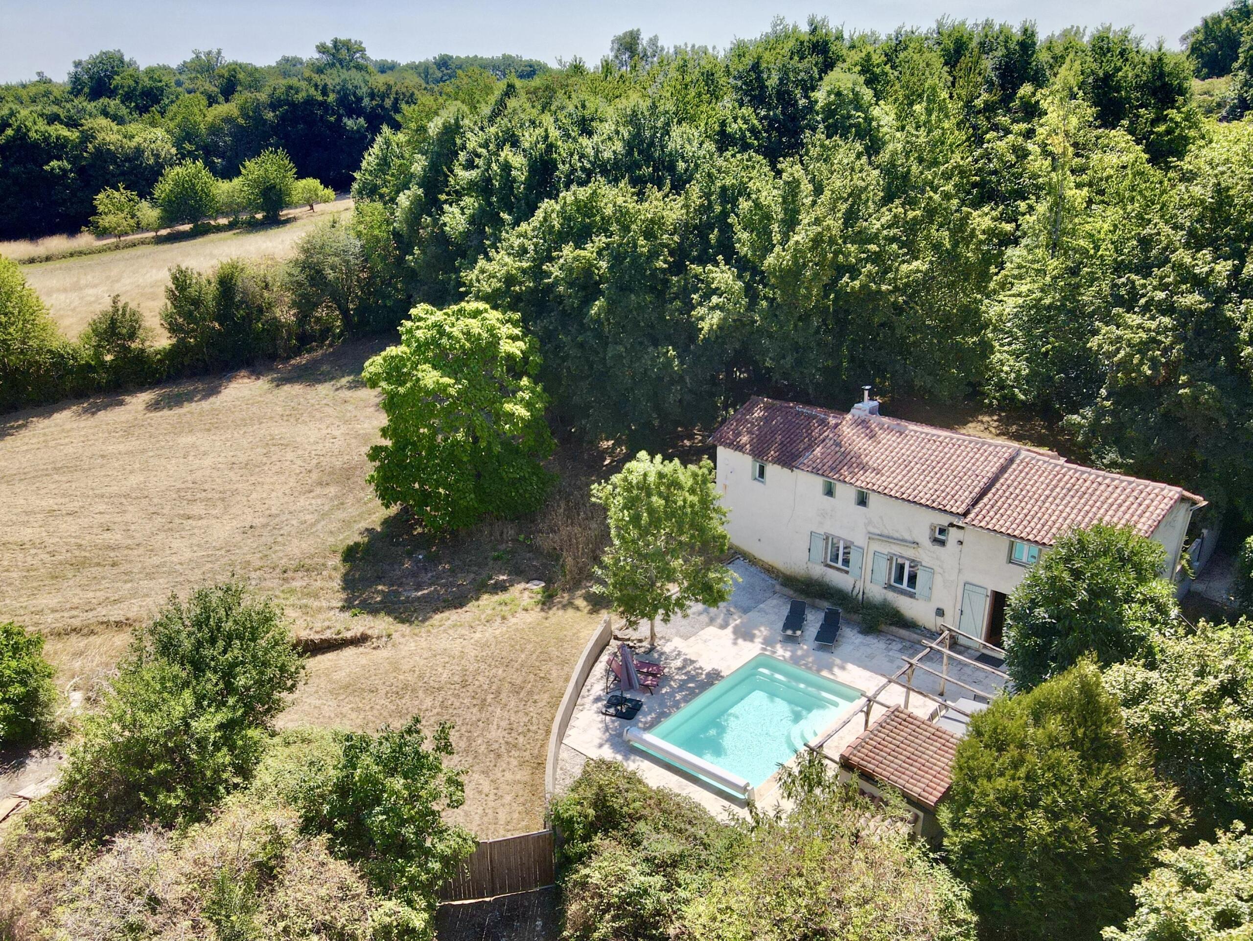 A peaceful haven surrounded by nature – Heated pool, privacy and beautiful countryside views, Poitou-Charentes – France – BVI86052