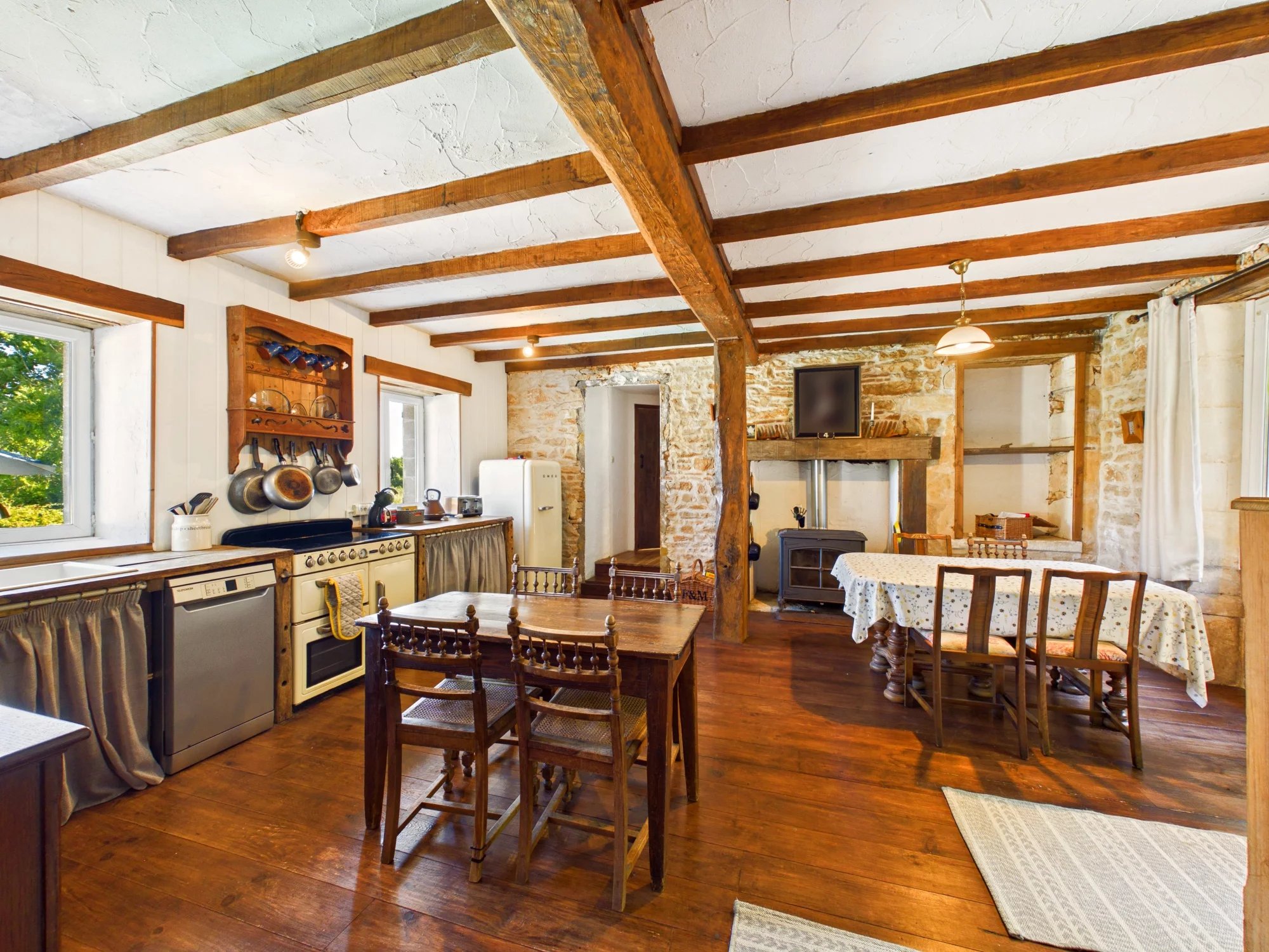 A peaceful haven surrounded by nature – Heated pool, privacy and beautiful countryside views, Poitou-Charentes – France – BVI86052