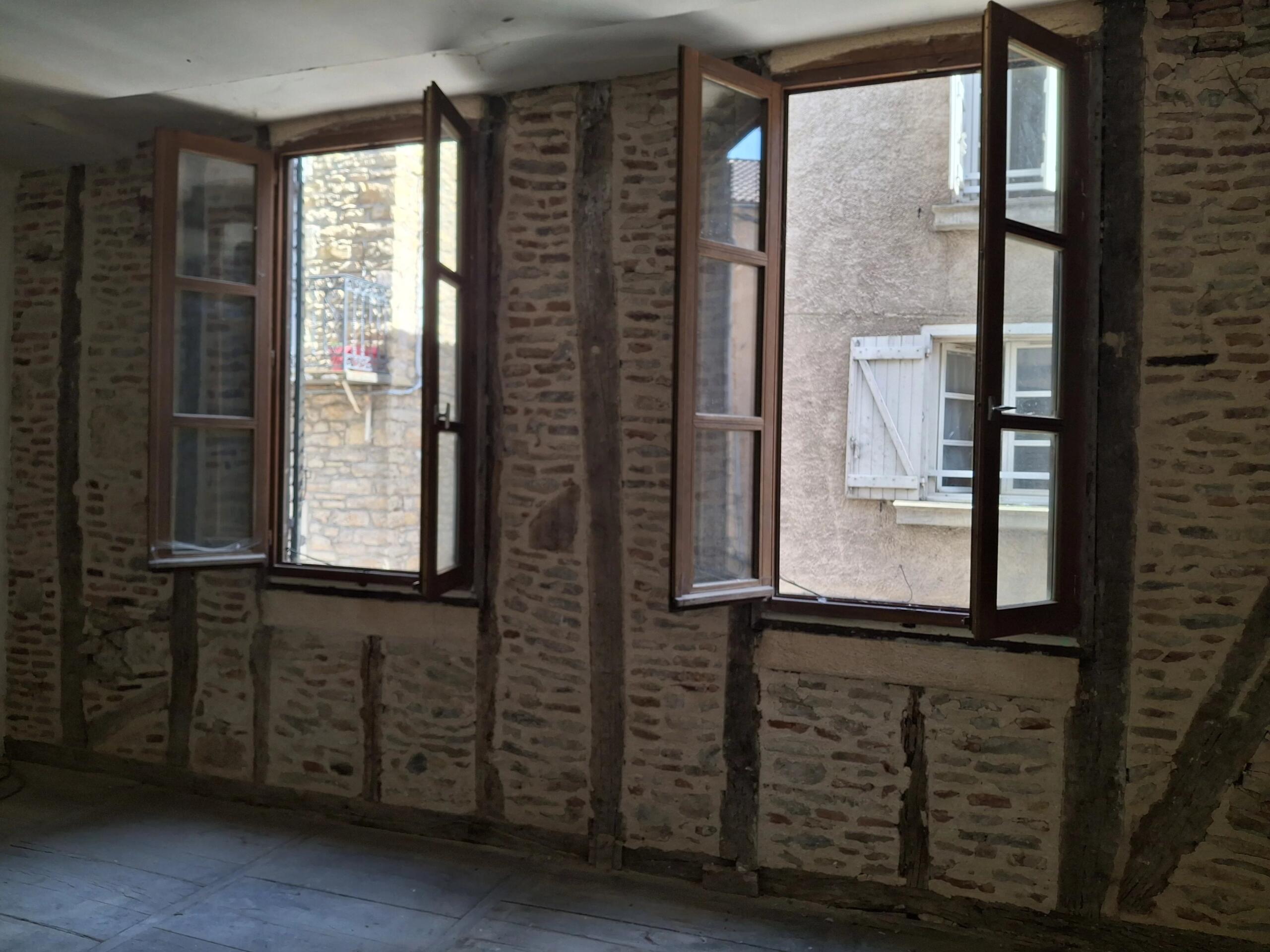 Rare Opportunity to Create Three Stylish Apartments in a Prime Location, Midi-Pyrénées – France – BVI85893