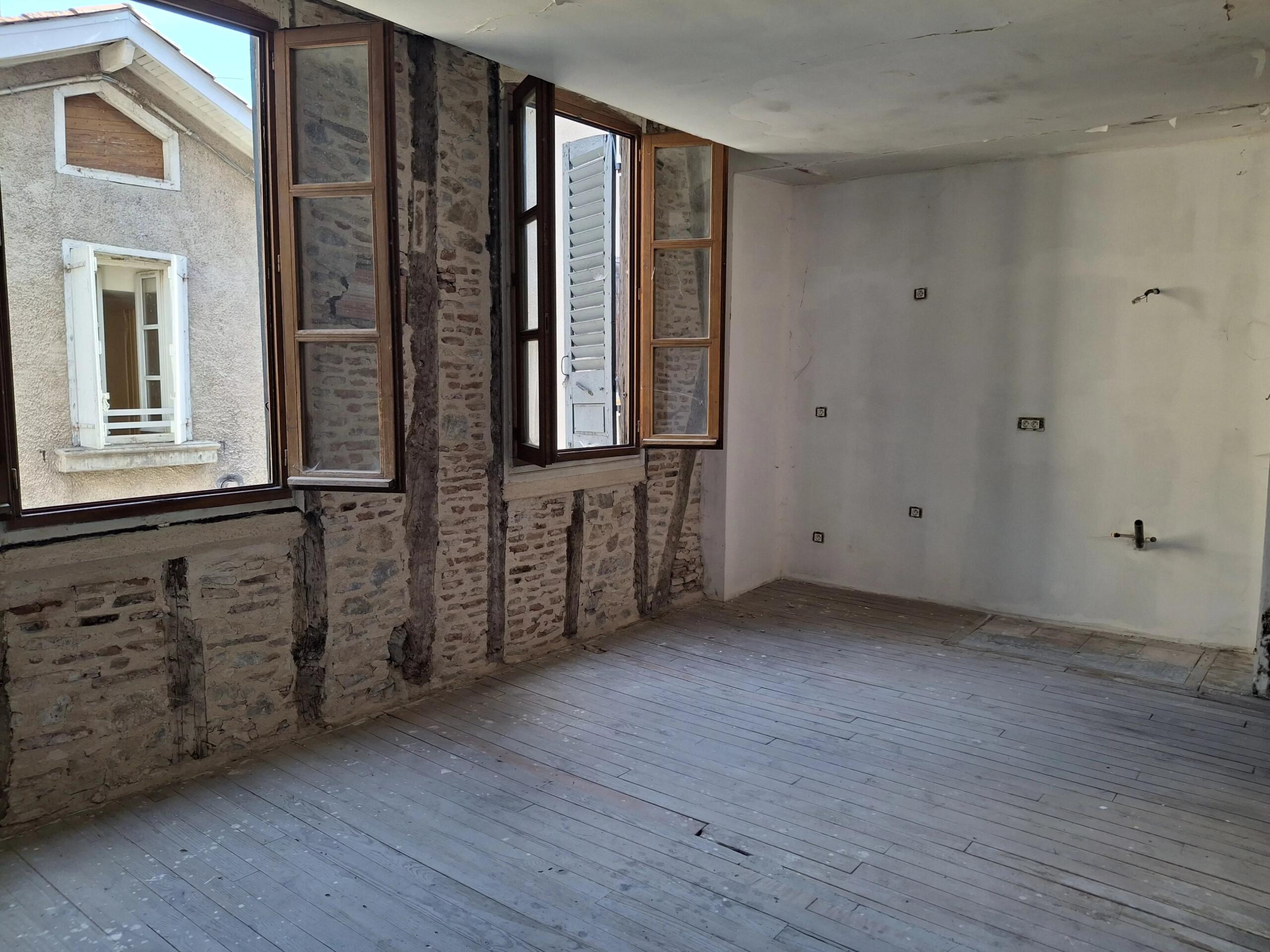 Rare Opportunity to Create Three Stylish Apartments in a Prime Location, Midi-Pyrénées – France – BVI85893