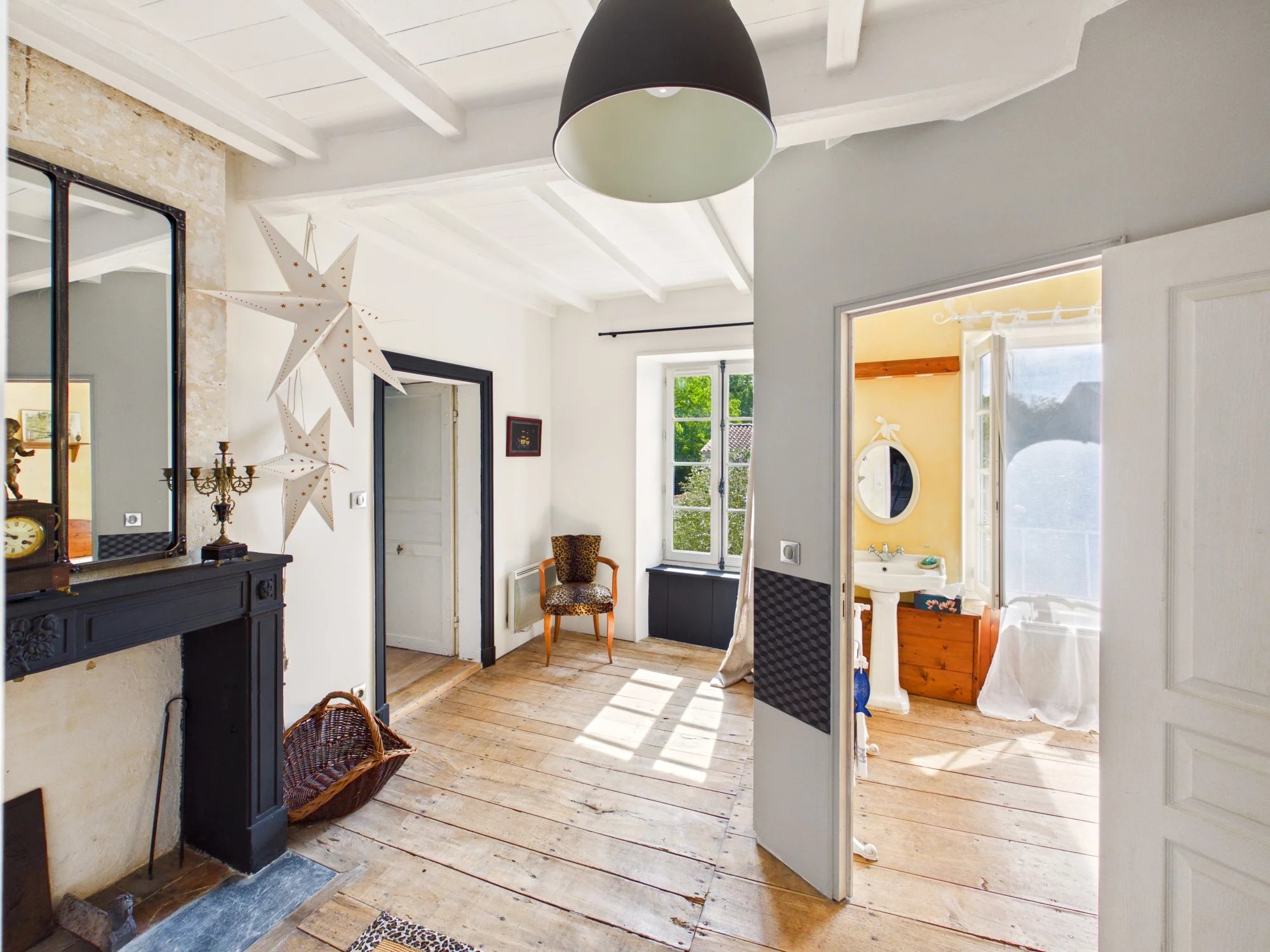 Beautiful original features and amenities within walking distance!, Poitou-Charentes – France – BVI86149