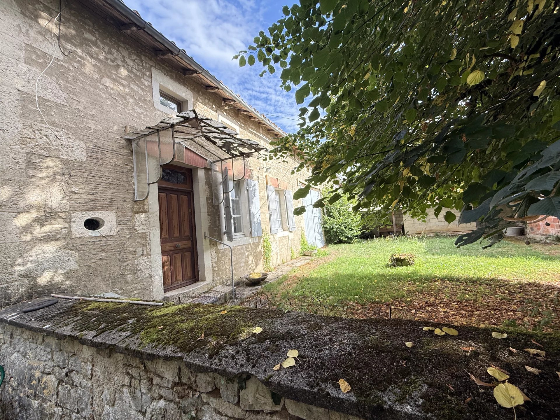Charming 2-Bedroom Property with Riverside Land Near Verteuil-sur-Charente, Poitou-Charentes – France – BVI81989