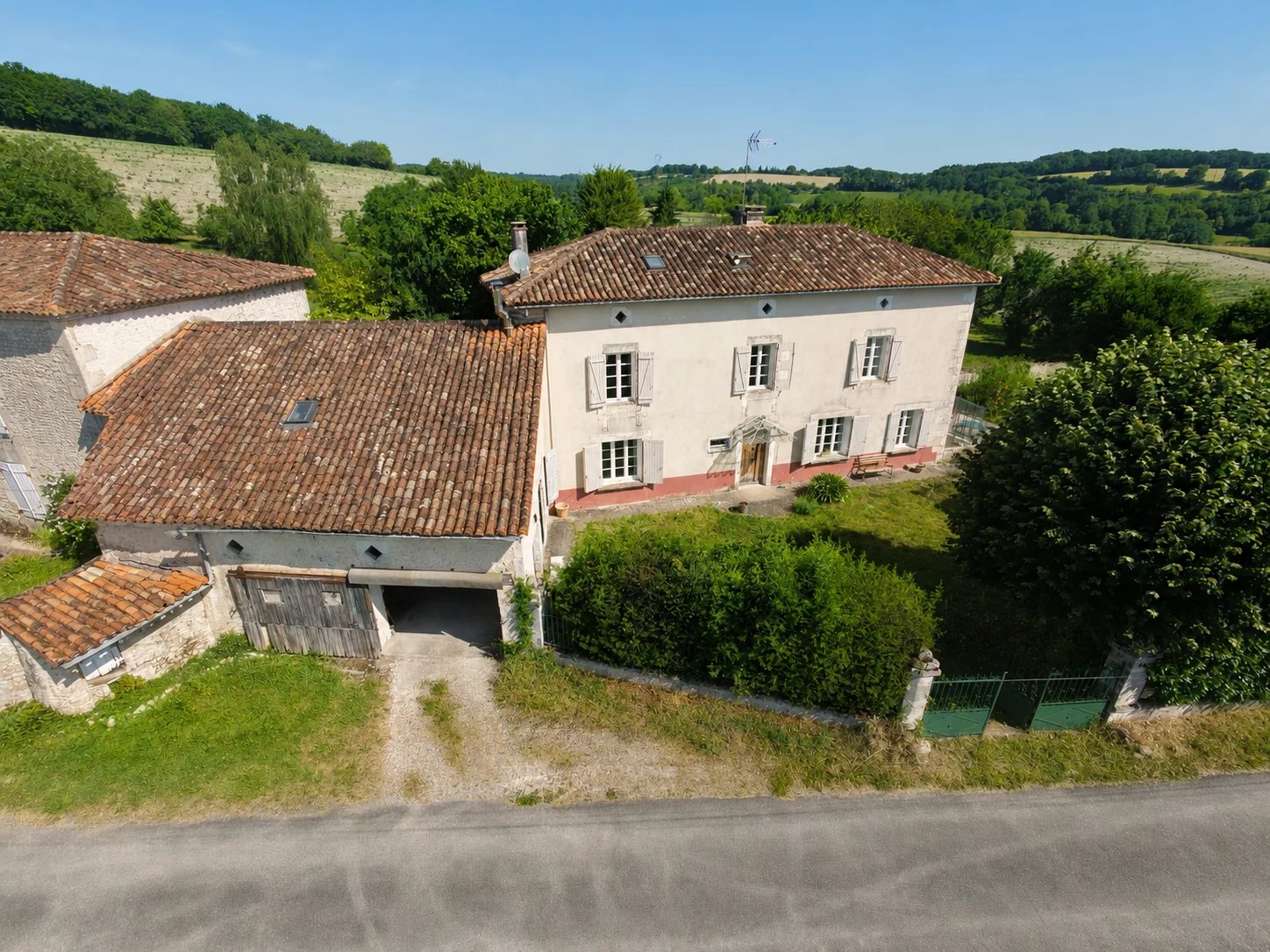 Beautiful stone property with spectacular countryside views!, Poitou-Charentes – France – BVI76902