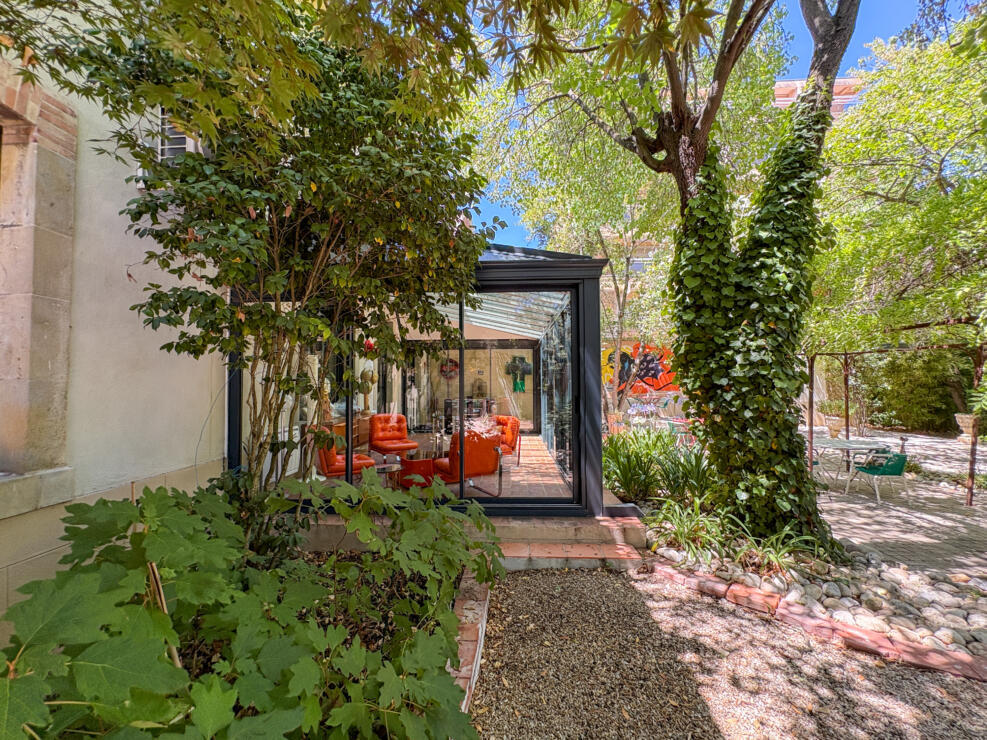 Elegant Townhouse with Secret Garden & Established Boutique B&B in the Heart of Carcassonne