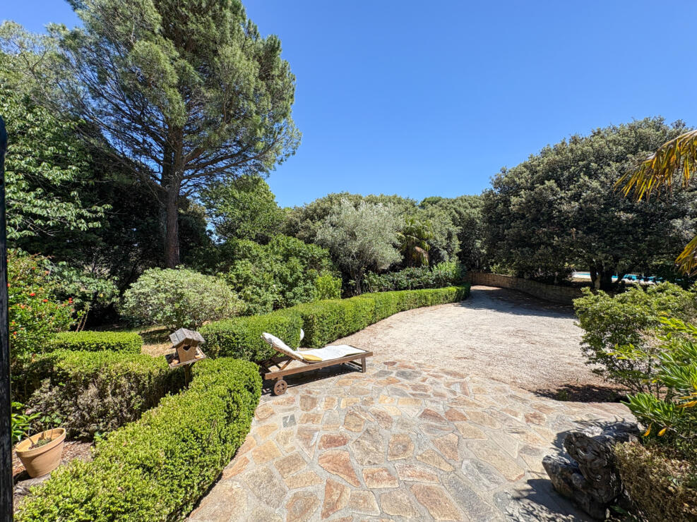 Exceptional Contemporary Villa with Independent Gîte, Pool and 5,000m² Landscaped Gardens in Montolieu