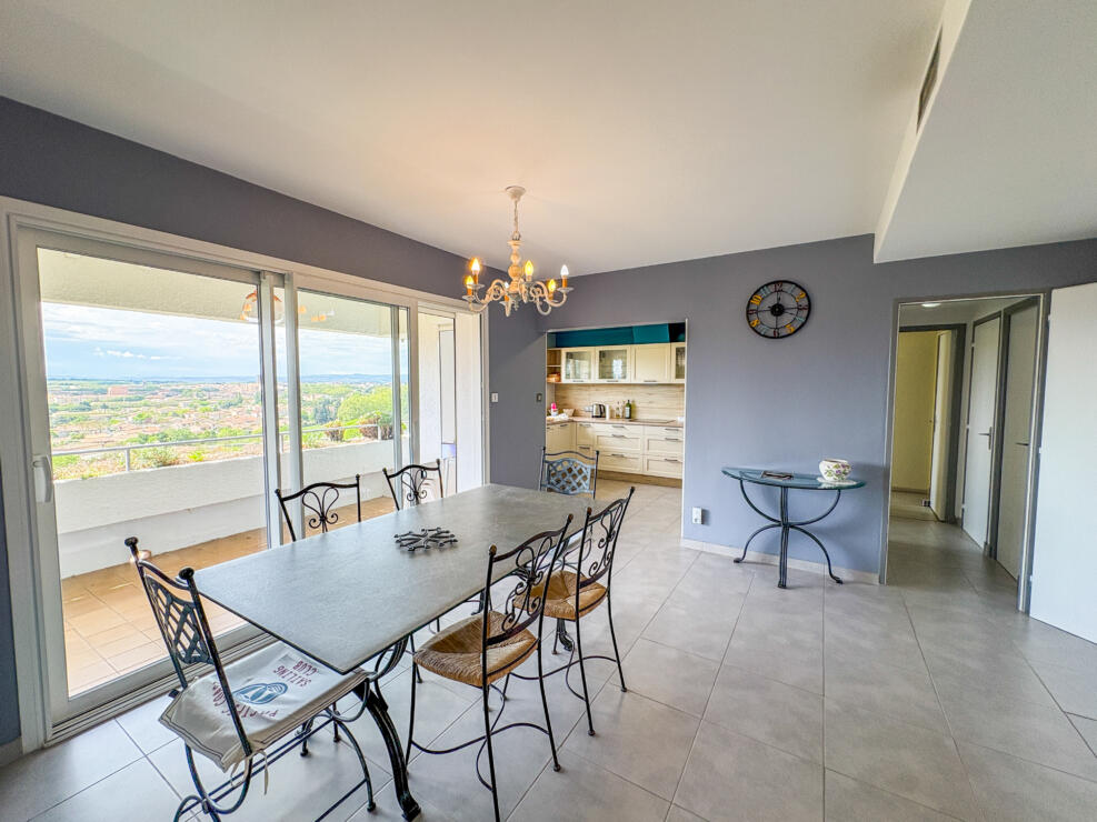 Modern Architect Villa with Mediterranean Garden, Panoramic Views of Carcassonne & Independent Guest Suite