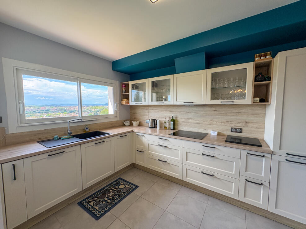Modern Architect Villa with Mediterranean Garden, Panoramic Views of Carcassonne & Independent Guest Suite