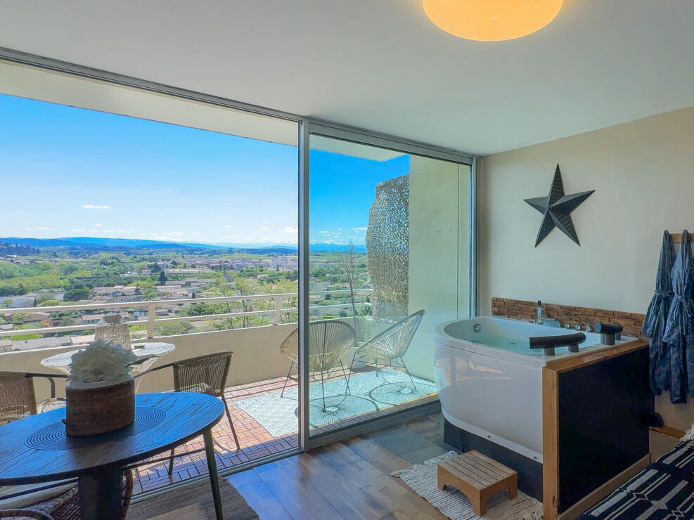 Postcard Views of Carcassonne – Apartment with Terraces & Private Guest Suite