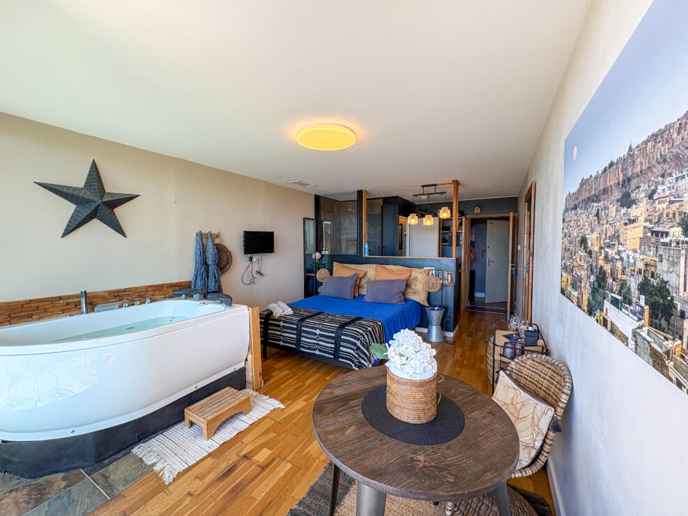 Postcard Views of Carcassonne – Apartment with Terraces & Private Guest Suite